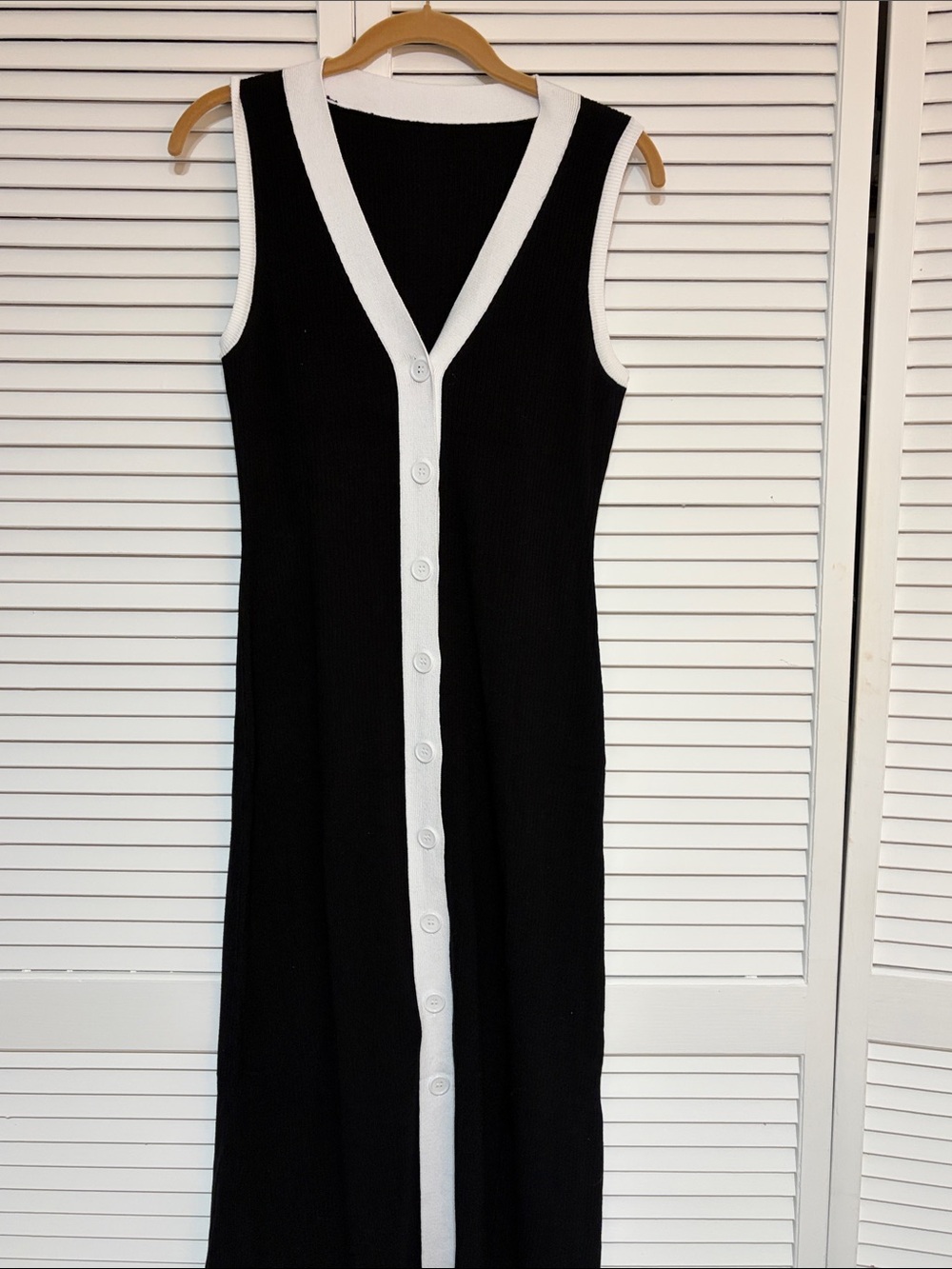 Sleeveless Black Knit Button-Front Maxi Dress with White Trim